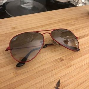 Thin red ray ban aviators